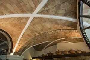 КАМЕННАЯ ВИЛЛА С ХАРИЗМОЙ В ПРЕДПИРЕНЕЯХ thumbnail 3