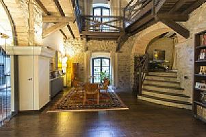 КАМЕННАЯ ВИЛЛА С ХАРИЗМОЙ В ПРЕДПИРЕНЕЯХ thumbnail 23