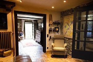 КАМЕННАЯ ВИЛЛА С ХАРИЗМОЙ В ПРЕДПИРЕНЕЯХ thumbnail 27