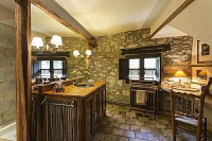 КАМЕННАЯ ВИЛЛА С ХАРИЗМОЙ В ПРЕДПИРЕНЕЯХ thumbnail 31