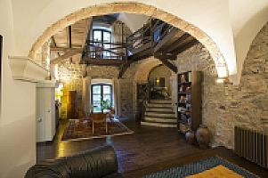 КАМЕННАЯ ВИЛЛА С ХАРИЗМОЙ В ПРЕДПИРЕНЕЯХ thumbnail 34