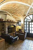 КАМЕННАЯ ВИЛЛА С ХАРИЗМОЙ В ПРЕДПИРЕНЕЯХ thumbnail 75