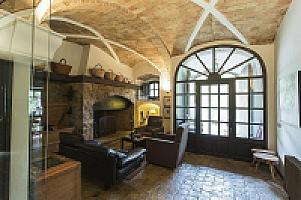 КАМЕННАЯ ВИЛЛА С ХАРИЗМОЙ В ПРЕДПИРЕНЕЯХ thumbnail 76