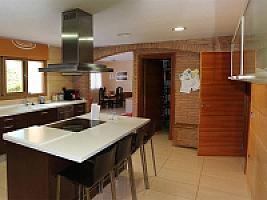 ВИЛЛА С БАССЕЙНОМ НА ПОБЕРЕЖЬЕ КОСТА ДОРАДА thumbnail 9