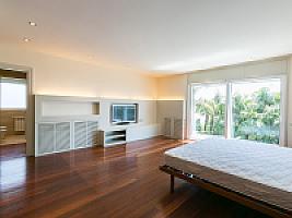 ВИЛЛА С БАССЕЙНОМ В БАРСЕЛОНЕ thumbnail 8