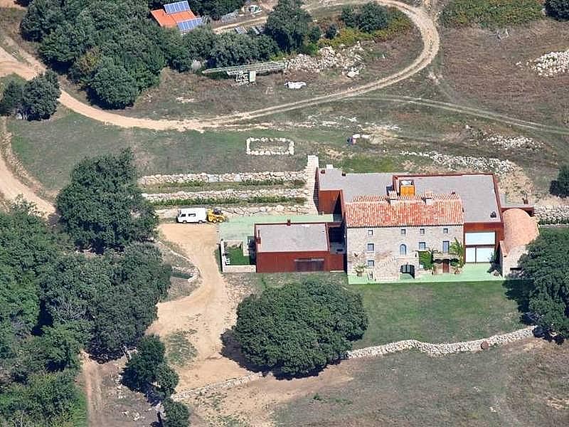 ПОМЕСТЬЕ В ПРЕДПИРЕНЕЯХ